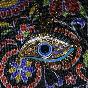 A eye necklace
